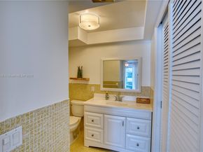 68 Yacht Club Dr 2, North Palm Beach FL 33408