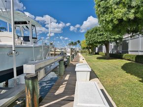 68 Yacht Club Dr 2, North Palm Beach FL 33408