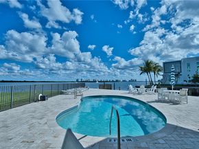 68 Yacht Club Dr 2, North Palm Beach FL 33408