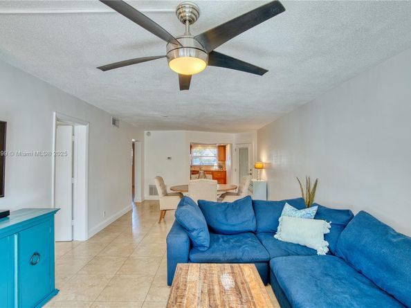 68 Yacht Club Dr 2, North Palm Beach FL 33408