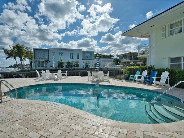 68 Yacht Club Dr 2, North Palm Beach FL 33408