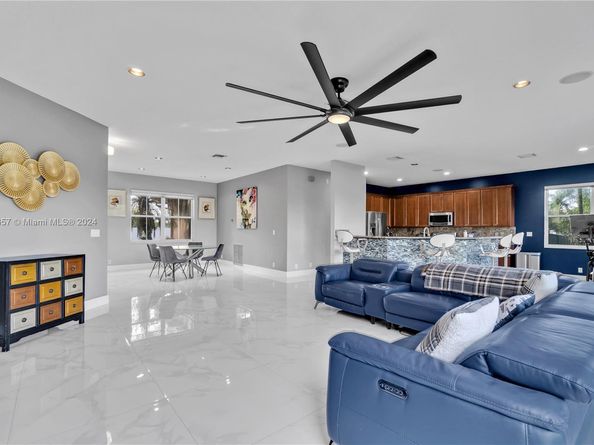 15841 SW 61st St, Davie FL 33331