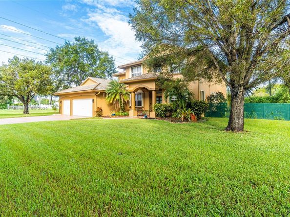 15841 SW 61st St, Davie FL 33331