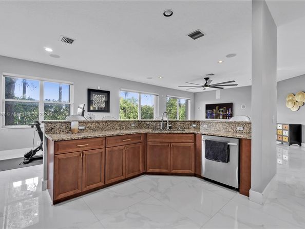 15841 SW 61st St, Davie FL 33331