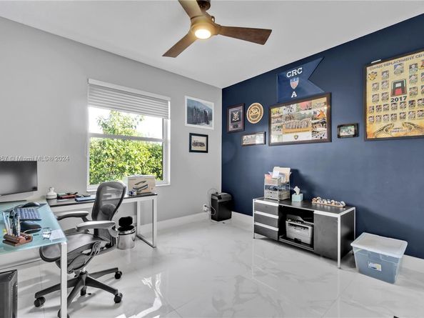 15841 SW 61st St, Davie FL 33331