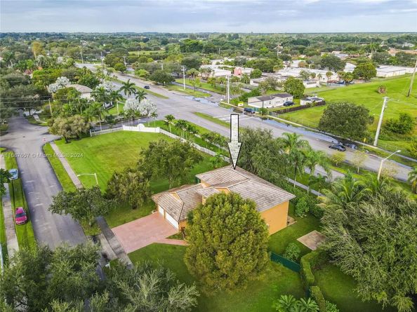 15841 SW 61st St, Davie FL 33331