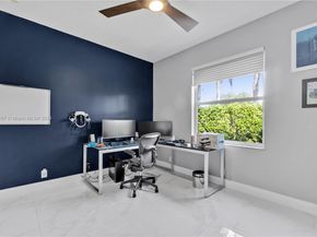 15841 SW 61st St, Davie FL 33331
