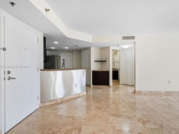 2351 Douglas Rd 906, Miami FL 33145