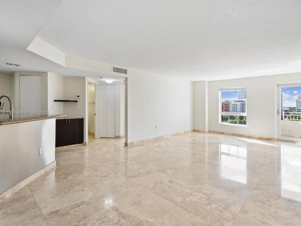2351 Douglas Rd 906, Miami FL 33145