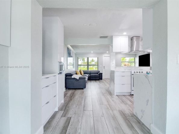 5936 N Farragut Dr, Hollywood FL 33021