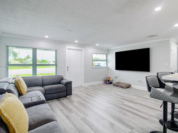 5936 N Farragut Dr, Hollywood FL 33021