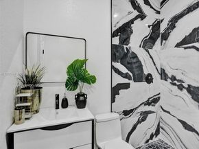 759 NE 127th St, North Miami FL 33161