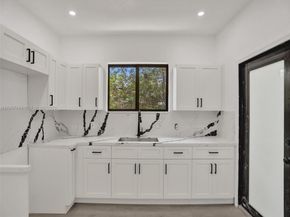 759 NE 127th St, North Miami FL 33161