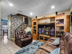 1613 NW 16th St E, Miami FL 33125