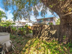 1613 NW 16th St E, Miami FL 33125