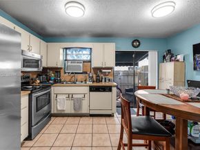 1613 NW 16th St E, Miami FL 33125