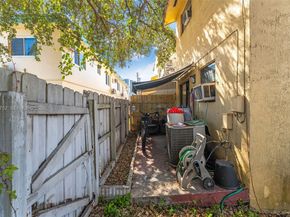 1613 NW 16th St E, Miami FL 33125