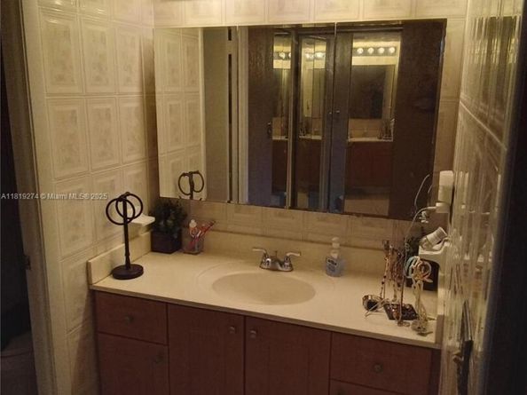 1000 Saint Charles Pl L2, Pembroke Pines FL 33026