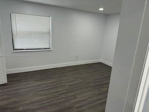 3702 NE 171st St 18, North Miami Beach FL 33160