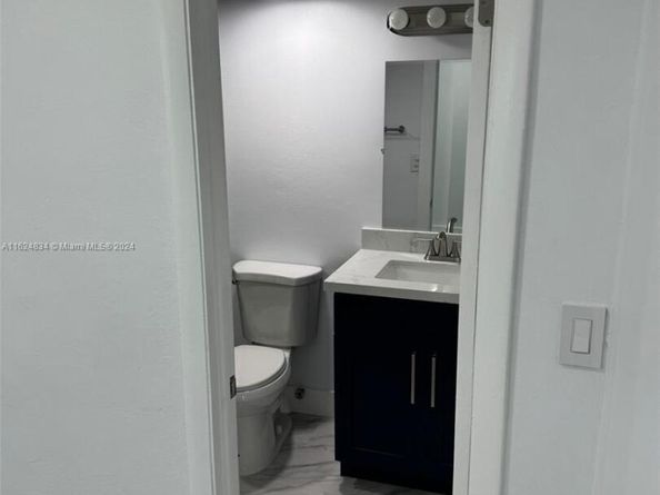3702 NE 171st St 18, North Miami Beach FL 33160