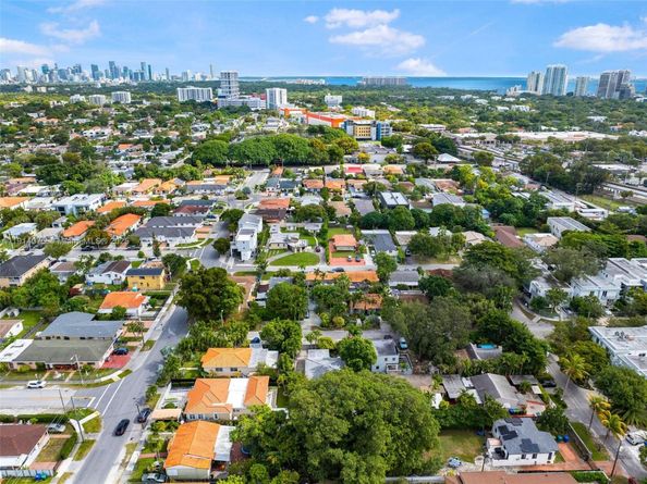 2820 SW 33rd Ct, Miami FL 33133