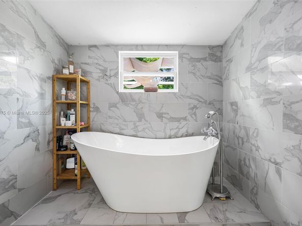 2820 SW 33rd Ct, Miami FL 33133