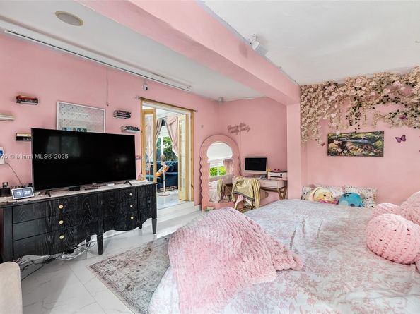 2820 SW 33rd Ct, Miami FL 33133