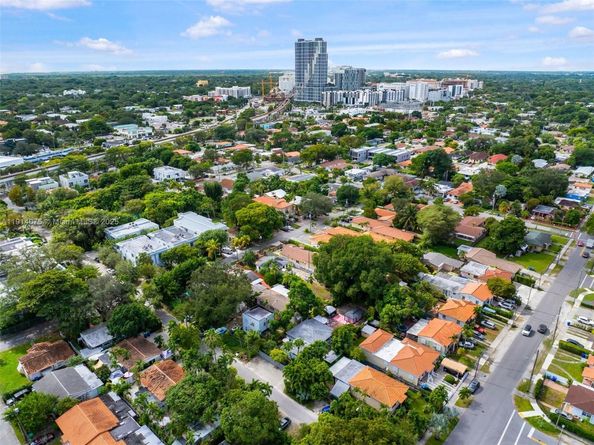 2820 SW 33rd Ct, Miami FL 33133