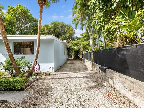 2820 SW 33rd Ct, Miami FL 33133