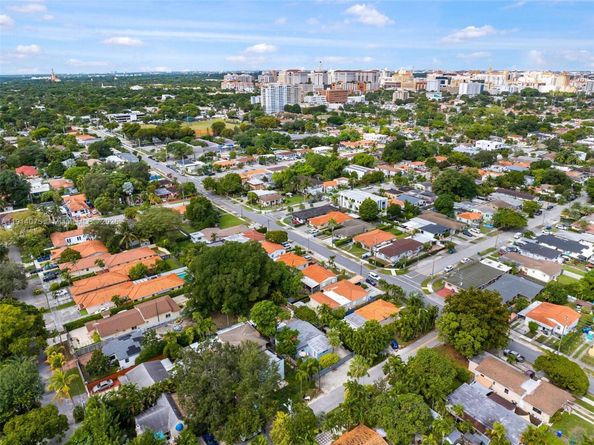 2820 SW 33rd Ct, Miami FL 33133