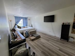 9320 Fontainebleau Blvd 510, Miami FL 33172