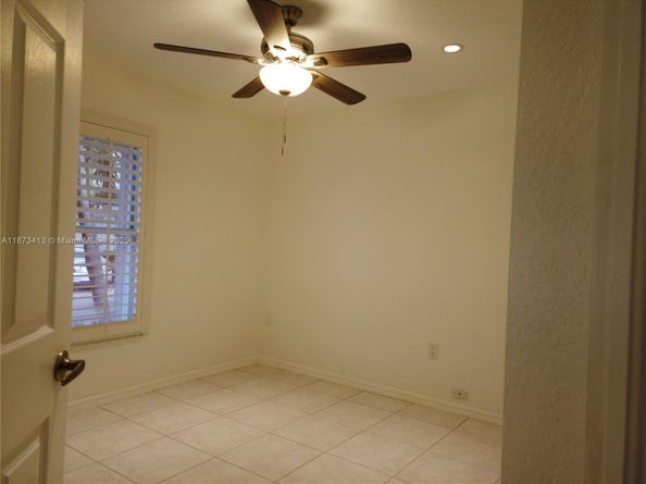 1140 Lidflower St, Hollywood FL 33019