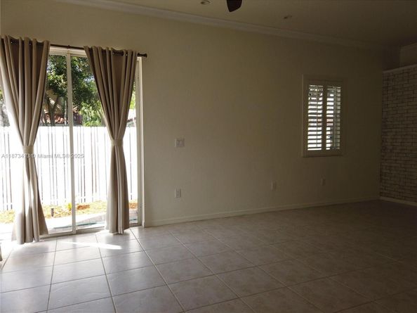 1140 Lidflower St, Hollywood FL 33019