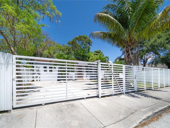 235 NW 59th St, Miami FL 33127