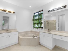 1559 Passion Vine Cir 72, Weston FL 33326