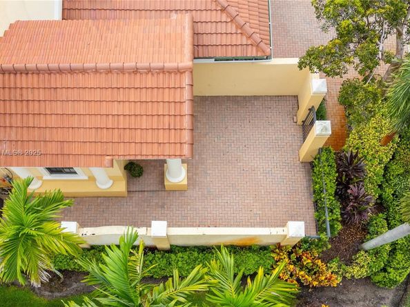 1559 Passion Vine Cir 72, Weston FL 33326