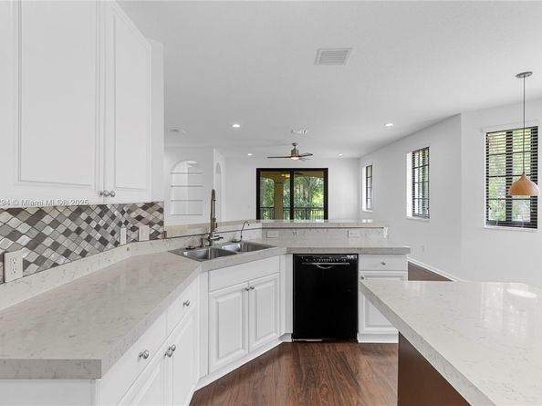 1559 Passion Vine Cir 72, Weston FL 33326