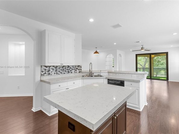 1559 Passion Vine Cir 72, Weston FL 33326