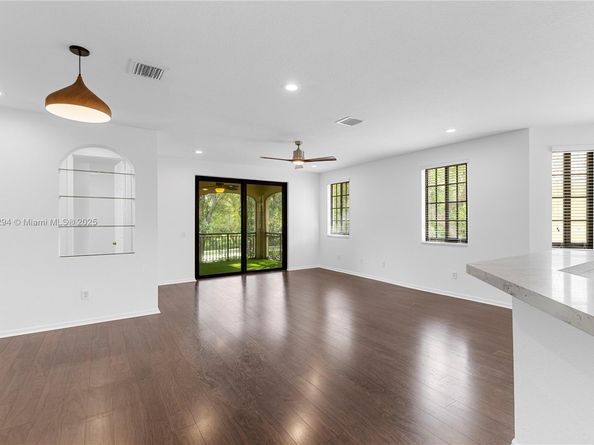 1559 Passion Vine Cir 72, Weston FL 33326