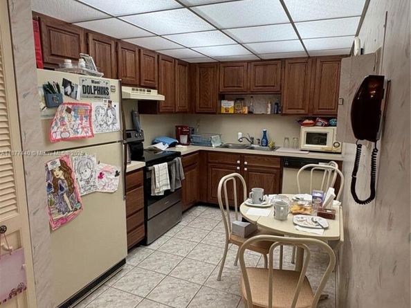 1621 Collins Ave 705, Miami Beach FL 33139