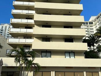 1621 Collins Ave