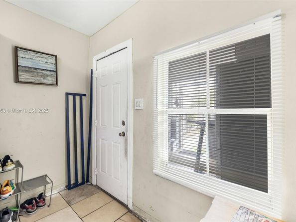 1236 NW 28th St, Miami FL 33142