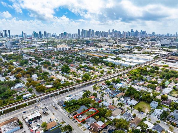 1236 NW 28th St, Miami FL 33142