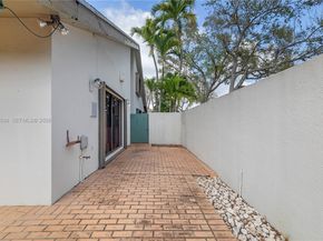 7010 SW 66th Ave 25, South Miami FL 33143