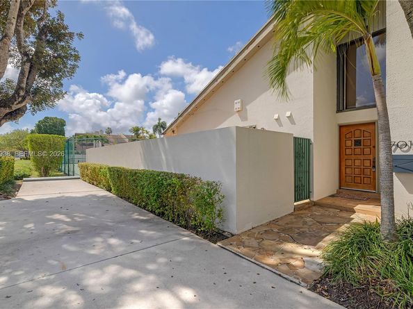 7010 SW 66th Ave 25, South Miami FL 33143