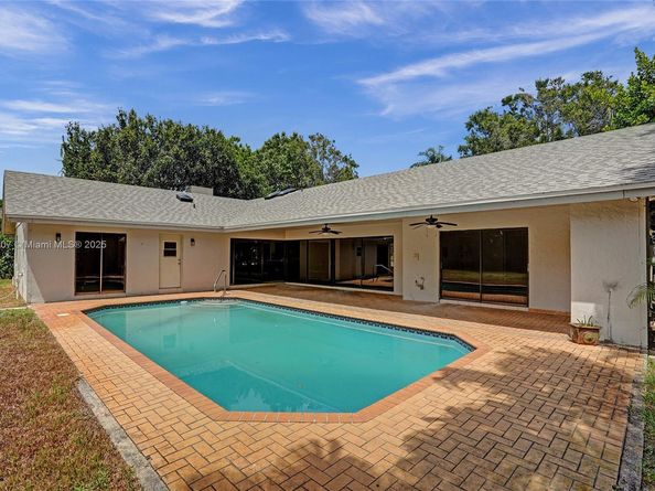15365 Meadow Wood Dr, Wellington FL 33414
