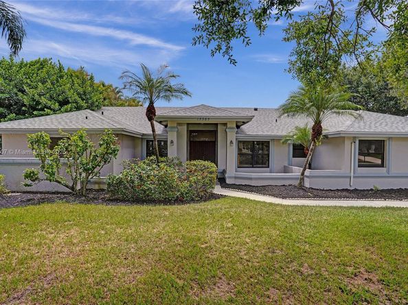 15365 Meadow Wood Dr, Wellington FL 33414