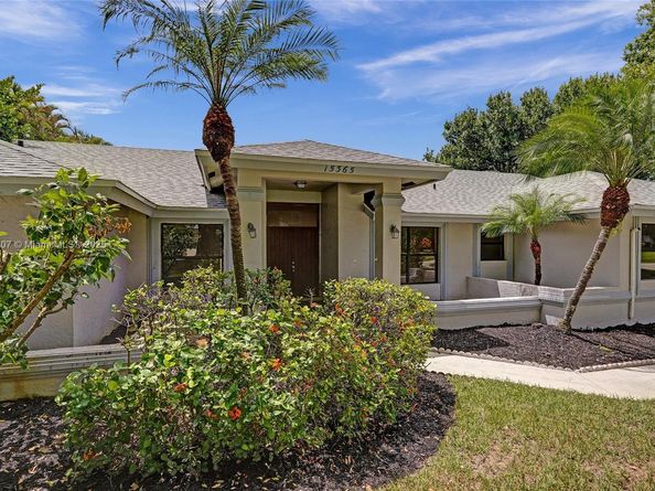 15365 Meadow Wood Dr, Wellington FL 33414