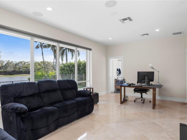 146 Dockside Cir, Weston FL 33327