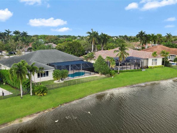 146 Dockside Cir, Weston FL 33327